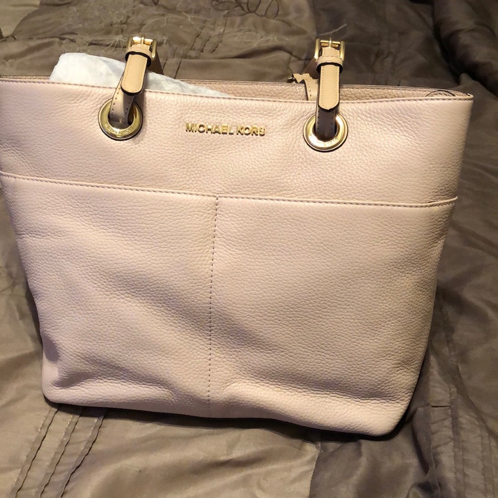 BRAND NEW! NEVER USED, MICHAEL KORS BAG